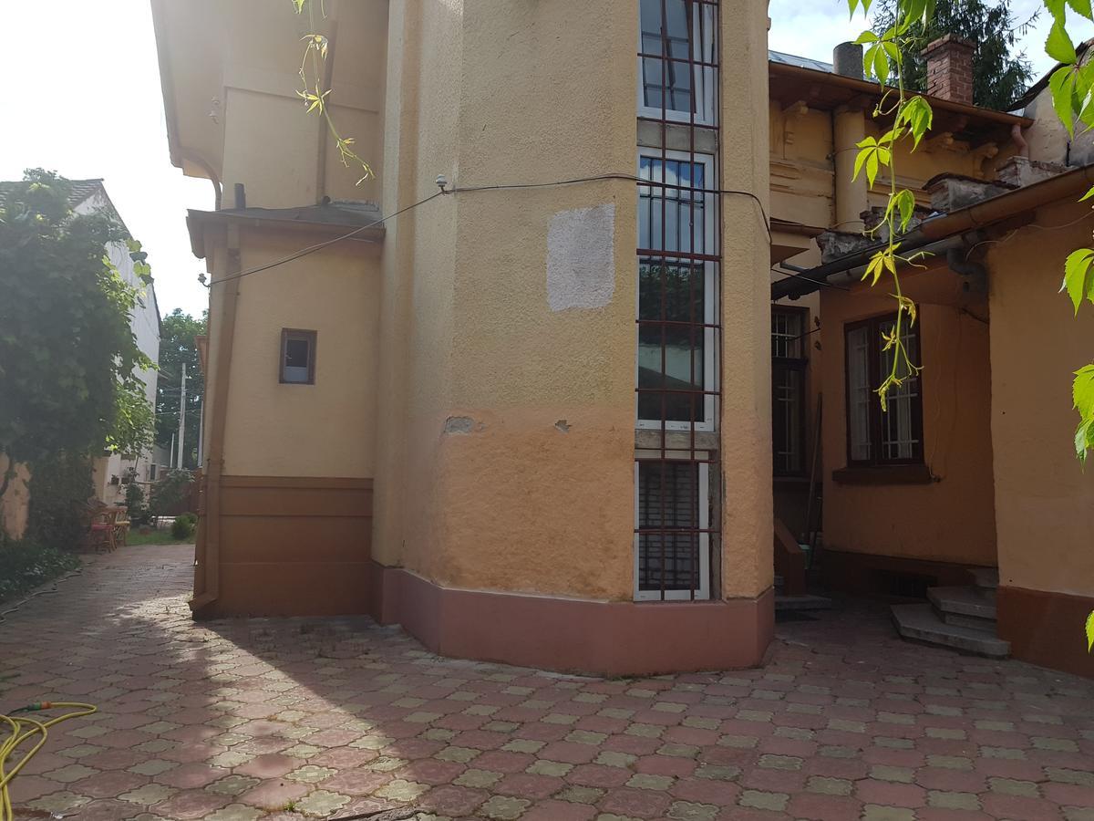 Casa Boiereasca Hostel Craiova Exterior photo