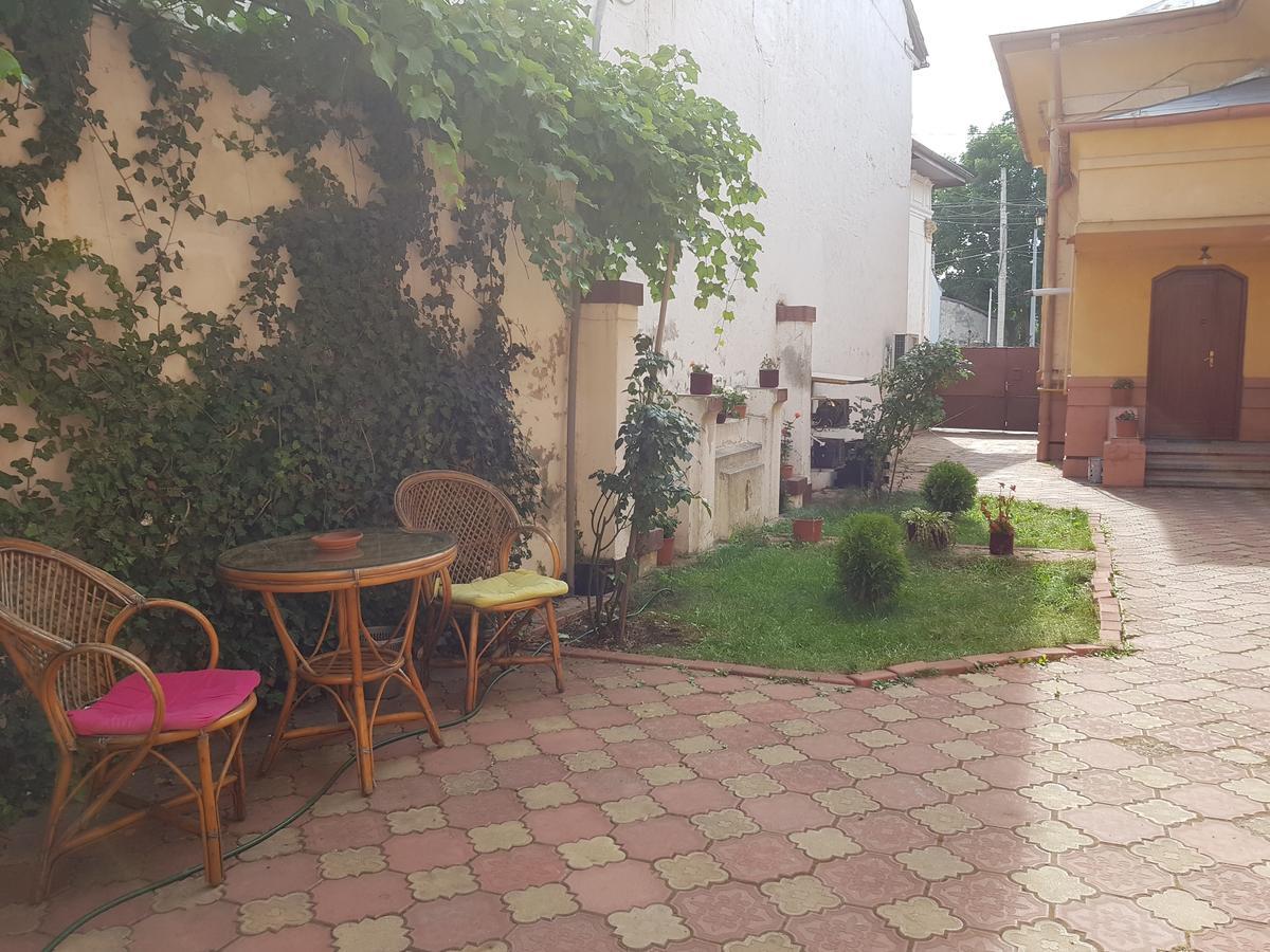 Casa Boiereasca Hostel Craiova Exterior photo