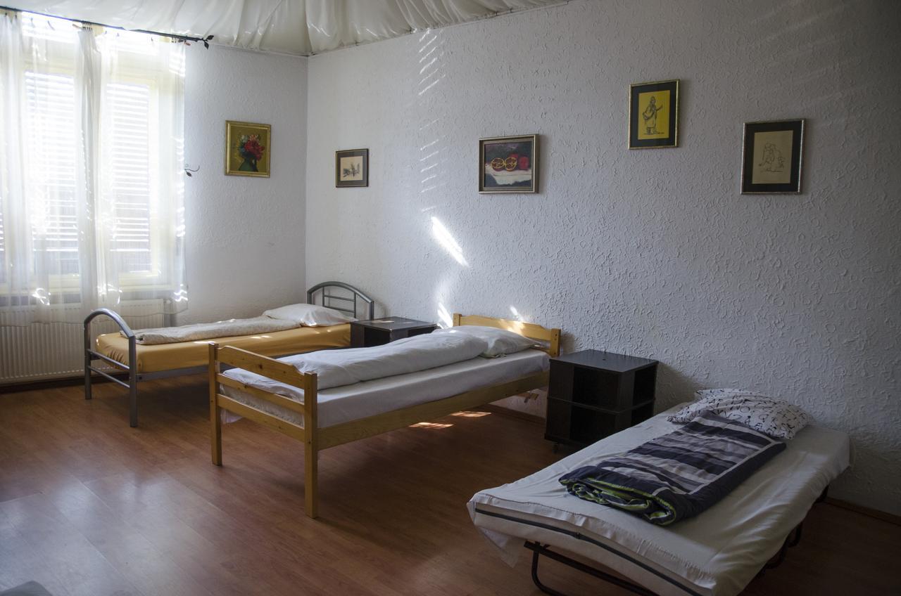 Casa Boiereasca Hostel Craiova Exterior photo